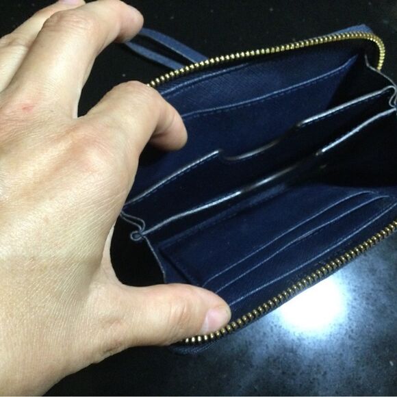 MICHAEL KORS Wristlet  - Picture 13 of 13